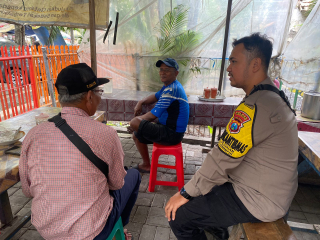 Personil Bhabinkamtibmas Pegirian Laksanakan Giat Sambang, Titipkan Pesan Kamtibmas kepada Warga