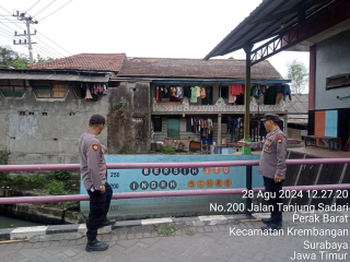 Polsek Krembangan Pantau Debit Air Sungai Tanjung Sadari, Situasi Aman dan Terkendali