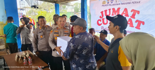 Jumat Curhat di Kampung Nelayan, Polres Tanjung Perak Ajak Warga Jaga Kondusivitas Jelang Pilkada