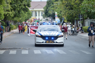 Polres Situbondo Kawal Kirab Maskot Pilkada 2024