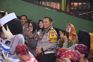 Peduli Disabilitas, Polres Bondowoso Peringati Harlantas Bhayangkara ke - 69 di SDLB