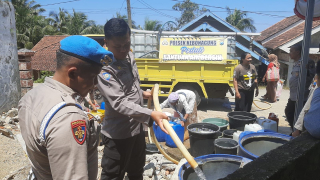 Polres Pacitan kembali Salurkan Bantuan Air Bersih untuk Warga Desa Klesem