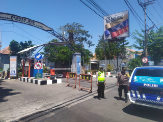 Polsek Semampir Melakukan Patroli di Lokasi Parkir Bus Wisata Religi Sunan Ampel