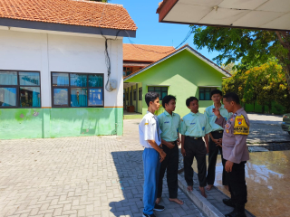 Bhabinkamtibmas Polsek Kenjeran Adakan Binluh kepada Pelajar SMAN 19