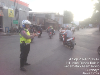 Personil Piket 12.02 Polsek Asemrowo Bersama Kanit Sabara Laksanakan Patroli dan Pengaturan Lalu Lin