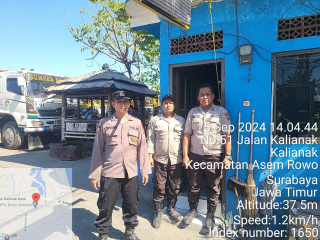 Polsek Asemrowo Gelar Patroli Dialogis di PT Sumber Rejeki untuk Antisipasi Kerawanan