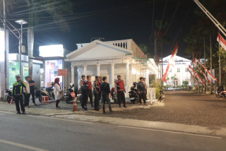 Ratusan Polisi Lakukan Pengamanan, Penetapan Nomor Urut Paslon Pilkada 2024 di Jember Berjalan Kondusif