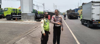 Polsek Krembangan Laksanakan Patroli Sambang Antisipasi Kepadatan di Dealer Hino