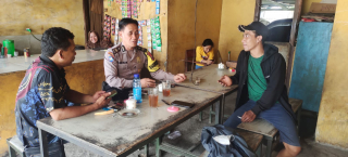 Bhabinkamtibmas Wonokusumo Laksanakan Sambang Warga di Jalan Bulak Rukem