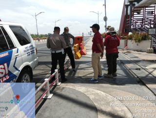 Patroli Harkamtibmas di Jembatan Suroboyo oleh Polsek Kenjeran