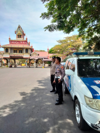 Patroli Keamanan di Wisata Taman Kenjeran oleh Polsek Kenjeran