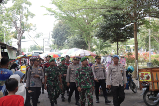 Personel Gabungan Polres Sampang dan TNI Gelar KRYD Jaga Kondusifitas Tahapan Pilkada 2024