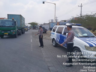Patroli Lalu Lintas di Jalan Kalianak Timur dan SPBU Moro oleh Polsek Krembangan