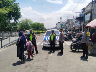 Patroli KRYD di Pintu Masuk Wisata Religi Sunan Ampel