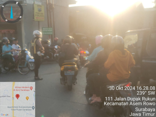 Polsek Asemrowo Laksanakan Patroli Keamanan dan Pengaturan Lalu Lintas di Rel Kereta Api Tambak Mayor