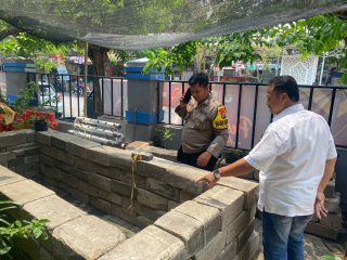 Polsek Semampir Bersama Lurah Ampel Pengecekan Kolam Budidaya Ikan Lele di Kantor Kelurahan Ampel