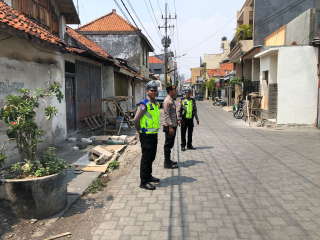 Polsek Semampir Laksanakan Patroli KRYD dan Pemantauan di Jalan Petukangan, Antisipasi Parkir Liar dan Pungutan Tidak Sah