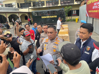 Dalam Dua Pekan Polres Pelabuhan Tanjung Perak Amankan 22 Tersangka Kasus Judol, TPPO dan TPPA.