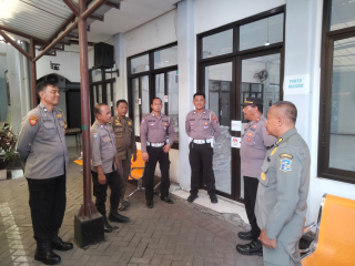 Polsek Kenjeran Lakukan Patroli dan Pemantauan di PPK Kecamatan Kenjeran