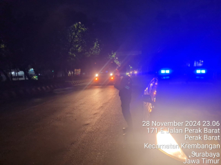 Unit Patroli Polres Pelabuhan Tanjung Perak Laksanakan Patroli Perintis Presisi di Jalan Perak Barat