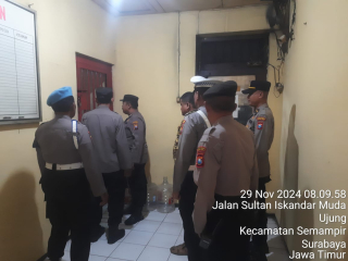 Personil Polsek Semampir Lakukan Pengecekan Rutin di Ruang Tahanan