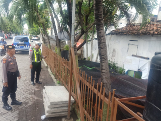 Polsek Semampir Pantau Ketahanan Pangan Melalui Budidaya Lele di Kampung Tangguh Sidotopo