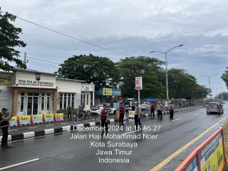 Anggota Sat Samapta Lakukan Pengamanan Penyekatan Laga Madura United vs Persebaya Surabaya
