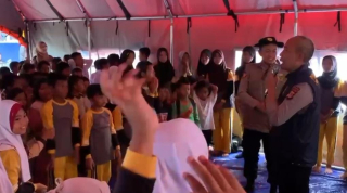 Trauma Healing Polri di SDN Sukapanjang: Memulihkan Semangat Anak-Anak Terdampak Longsor