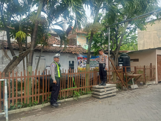 Personel Polsek Semampir Lakukan Patroli Harkamtibmas dan Pemantauan Ketahanan Pangan