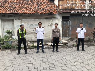 Personel Polsek Semampir Laksanakan Patroli Harkamtibmas di Jl. Petukangan Ampel