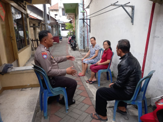 Bhabinkamtibmas Kelurahan Bongkaran Sampaikan Himbauan Harkamtibmas kepada Ketua RT dan Warga