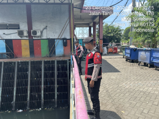 Patroli Pengecekan Debit Air di Rumah Pompa Tanjung Sadari oleh Unit Patroli Kota Presisi Sat Samapta