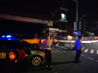 Personil Polsek Kenjeran Laksanakan Patroli dan Pemantauan di Jembatan Suroboyo