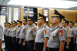 Kapolri Pimpin Upacara Kenaikan Pangkat untuk 10.548 Perwira Polri