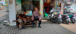 Bhabinkamtibmas Kelurahan Bulak Laksanakan Sambang di Pasar Rahardjo