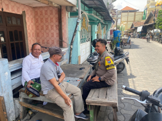 Bhabinkamtibmas Pegirian Sosialisasikan Bijak Bermedia Sosial dan Program Ketahanan Pangan