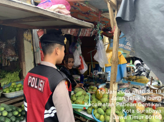Unit Patroli Kota Presisi Sat Samapta Polres Pelabuhan Tanjung Perak Lakukan Pengawasan di Sentra Masyarakat