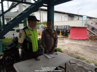 Polsek Asemrowo Gelar Patroli di Objek Vital Gudang PLN Tambak Langon