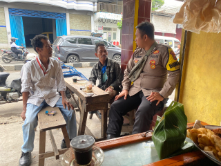 Bhabinkamtibmas Pegirian Sambangi Warga Karang Tembok untuk Himbauan Kamtibmas dan Ketahanan Pangan