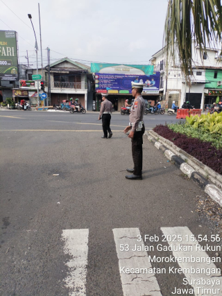 Polsek Kenjeran Laksanakan Kegiatan Pos Akhir di Pertigaan Mbah Ratu