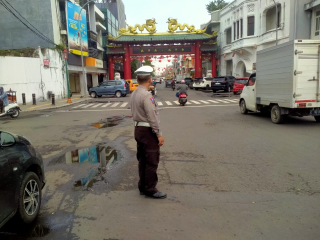 Polsek Pabean Cantikan Laksanakan Patroli Pemantauan Arus Lalu Lintas di Jalan Kembang Jepun