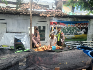 Bhabinkamtibmas Sidotopo Wetan Sambang Warga dan Berikan Himbauan Kamtibmas