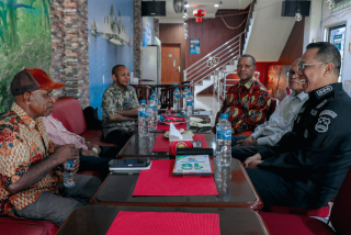 Temui Tokoh di Jayapura, Ada Pesan Penting dari Kasatgas Humas Ops Damai Cartenz 2025