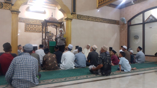 Safari Ramadan: Bhabin Kel Bulak Ajak Warga Jaga Kamtibmas dan Cegah Perang Sarung.