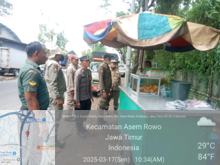 Bhabinkamtibmas Kelurahan Asemrowo Dampingi Penertiban PKL di Jalan Dupak Rukun