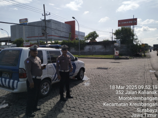 Personel Polsek Kenjeran Laksanakan Patroli di SPBU Jalan Kalianak, Antisipasi Kemacetan