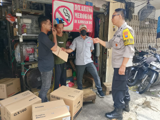 Bhabinkamtibmas Nyamplungan Sambangi Warga di Jalan Husein, Sampaikan Himbauan Kamtibmas Jelang Lebaran