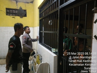 Personil Polsek Kenjeran Lakukan Pengecekan Rutin Ruang Tahanan