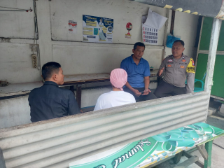 Bhabinkamtibmas Bongkaran Sambangi Warga RW 5 Sambongan Kulon, Berikan Himbauan Kamtibmas Menjelang Lebaran