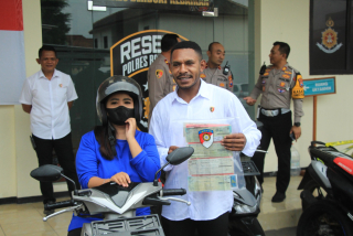 Hati Riang Korban Curanmor Saat Polres Bondowoso Temukan dan Kembalikan Motor yang Hilang
